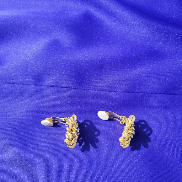 Joan Rivers Floral Rope Goldtone Rhinestone Brooch and Earring Set - Picture 7 of 11